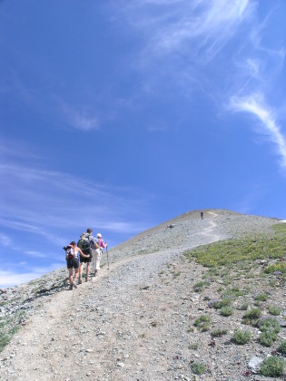 The last steep push up towards the summit